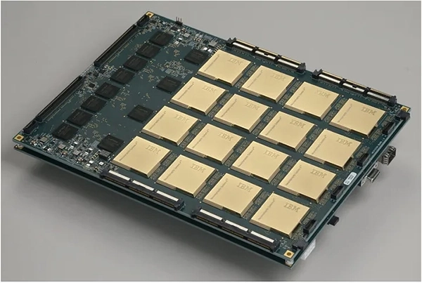 سیستم DARPA که از 16 تراشه TrueNorth تشکیل شده است